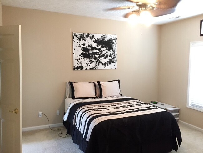 Building Photo - 522 Lionshead Rd