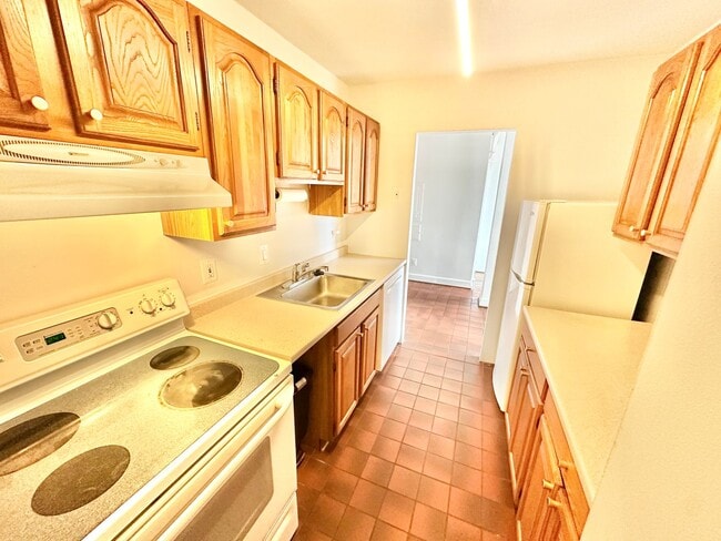 Building Photo - Beautiful Balfour Historic 1 Bedroom Condo 16th & U Street