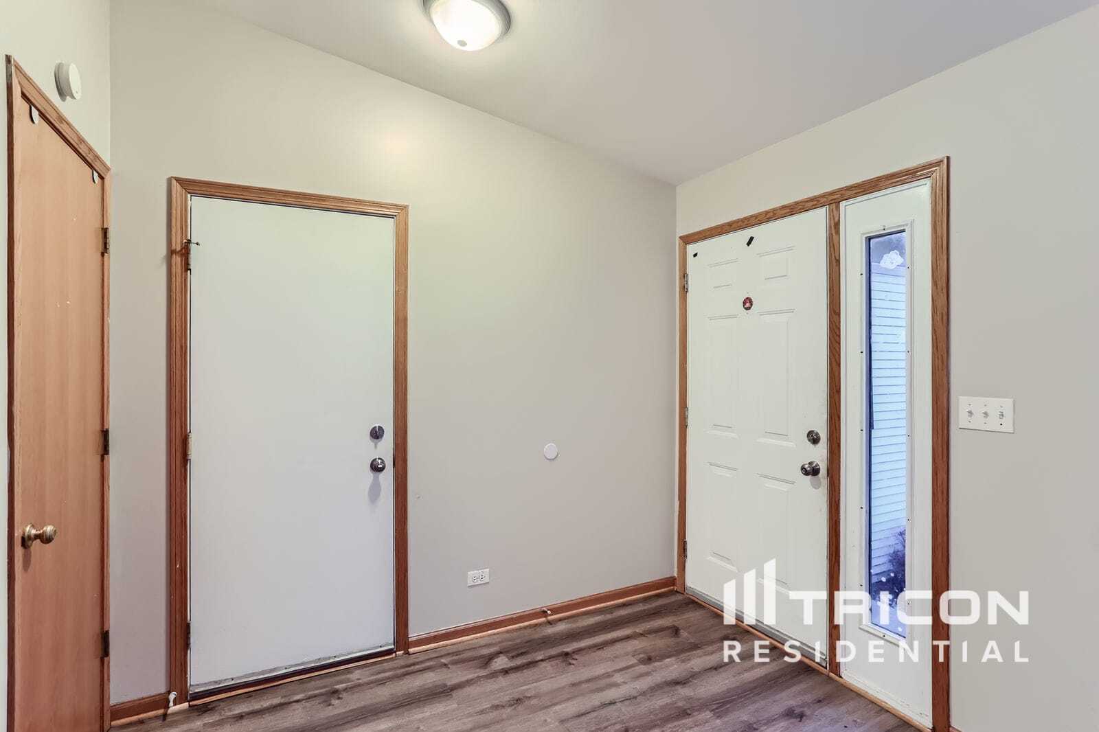 Building Photo - 924 Deer Trail Dr
