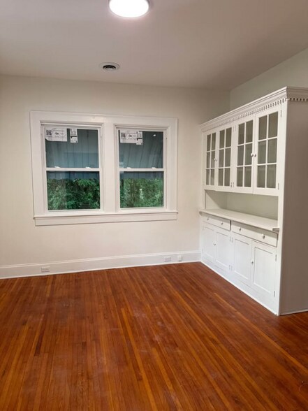 Building Photo - 678 Main St