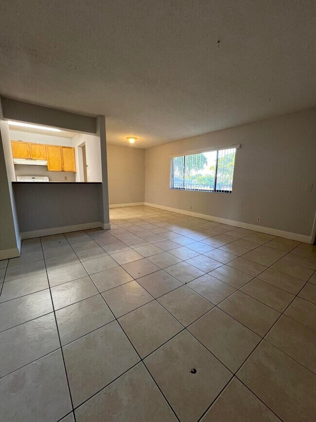 Building Photo - 814 Meadows Cir