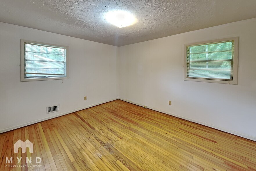 Building Photo - 2539 Park Dr