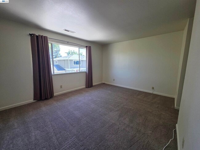 Building Photo - 7596 Silvertree Ln