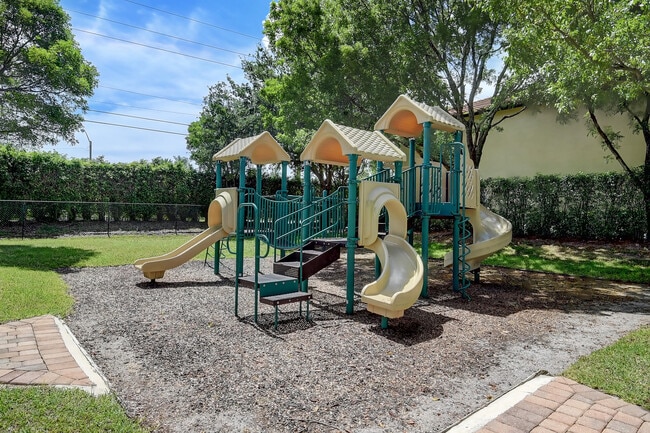 Building Photo - 4102 Artesa Dr