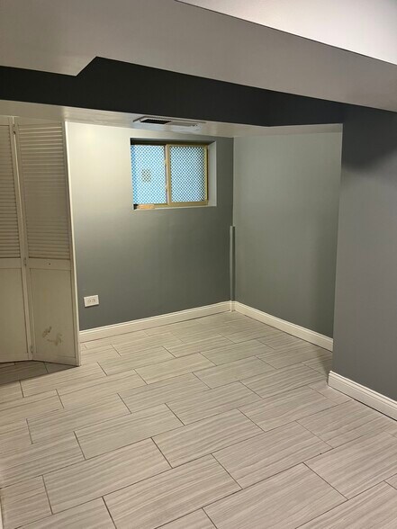 Building Photo - 6222 S Albany Ave