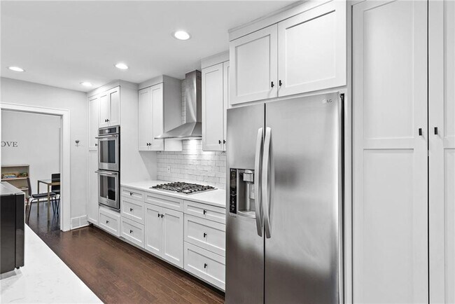 Building Photo - 1257 Briar Hills Dr NE