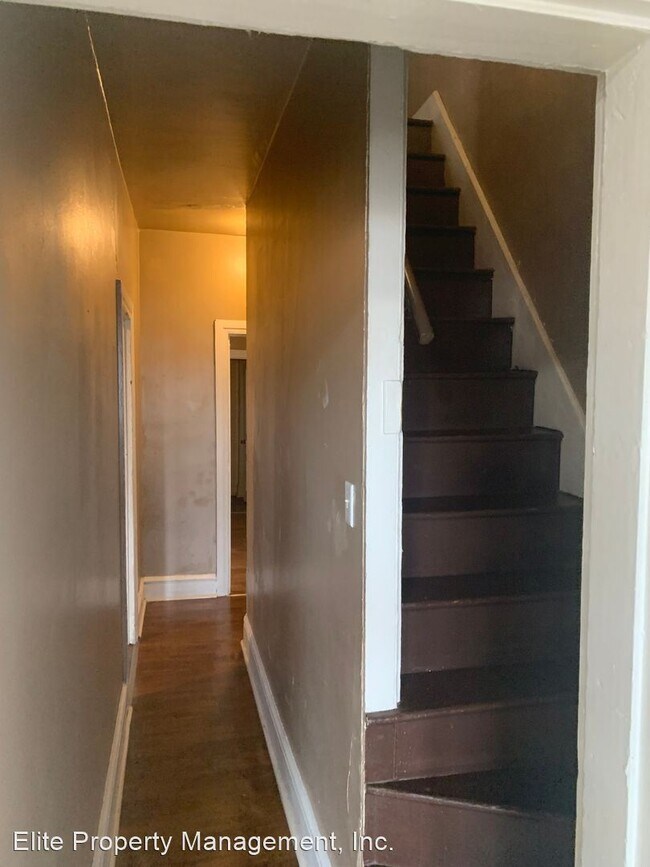 Building Photo - 3 br, 1 bath House - 940 W. Princess St., ...