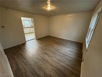 Building Photo - 922-924 N Central Dr