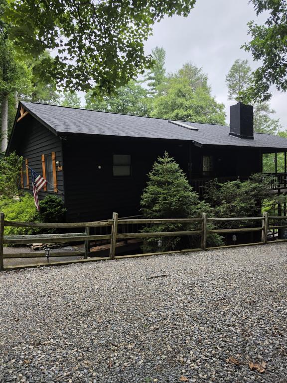 Building Photo - 240 Fox Hill Loop
