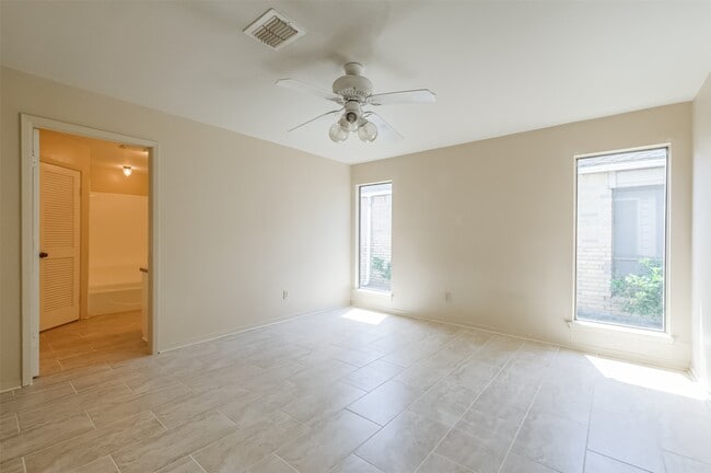 Building Photo - 514 Shady Dale Dr