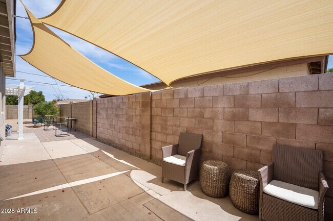 Building Photo - 7608 E Catalina Dr