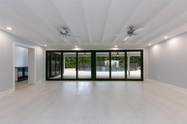 Building Photo - 13401 SW 83rd Ave
