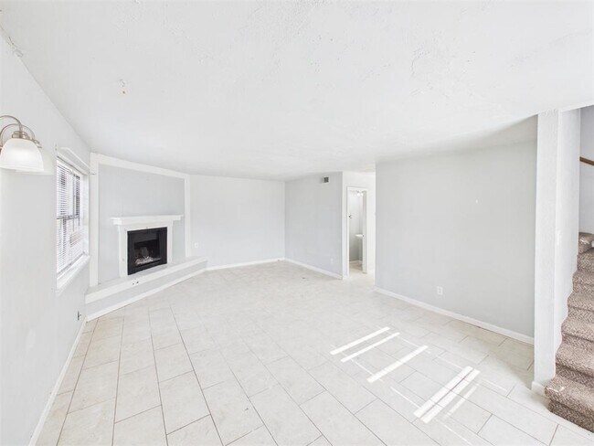 Building Photo - 401 SE 12th Ave