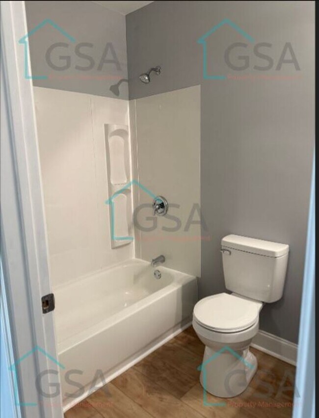 Building Photo - 3 Bedroom 2 Bathroom Home Minutes from Downtown Spartanburg