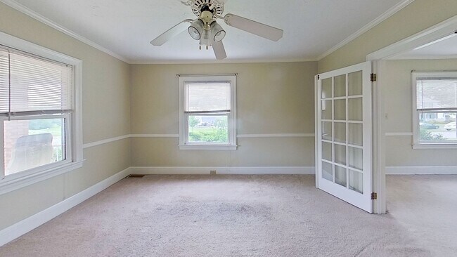 Building Photo - 129 Loucks St