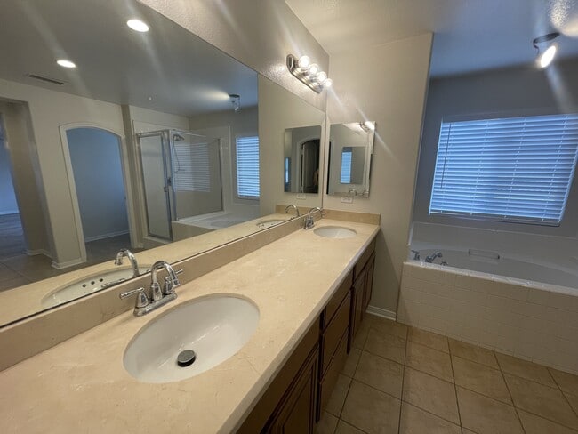 Building Photo - 37280 Parkway Dr