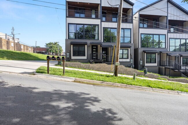 Building Photo - 116 E Mountain St