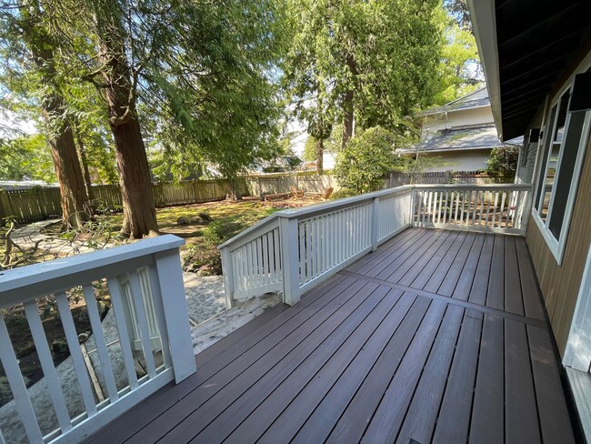 Building Photo - 3Bd/2.5Ba Mercer Island House