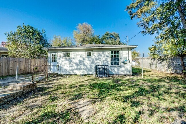 Building Photo - Homes For Rent In TX: Texas City 77590 – 9th Ave N 2BR