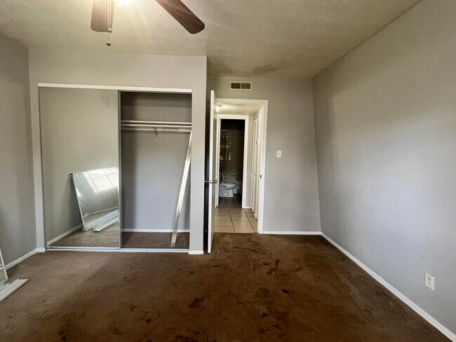 Building Photo - 2020 Continental Ave