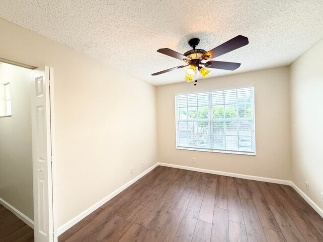 Building Photo - 10395 Little Mustang Way