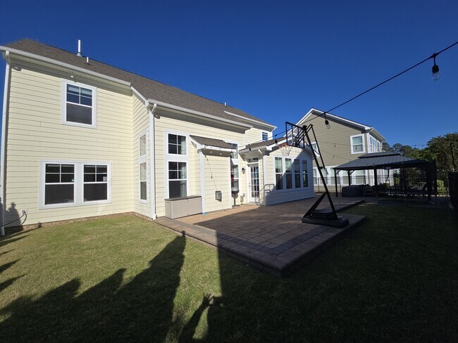 Building Photo - 1129 Flower St