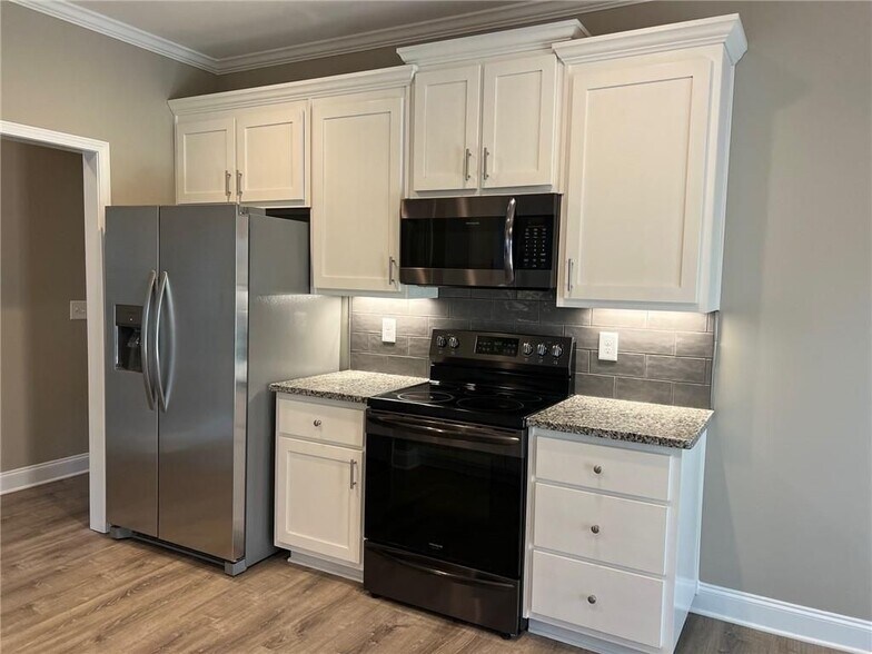 Building Photo - 732 E Jefferson St