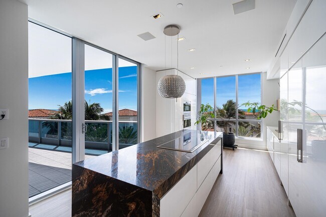 Building Photo - 5959 Collins Ave