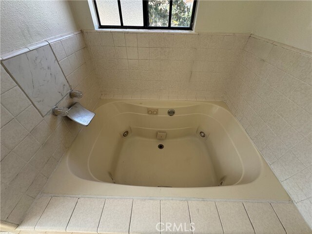 Building Photo - 526 S Catalina Ave