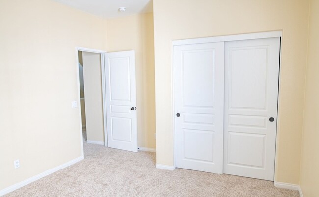 Building Photo - 4230 Vía Angelo