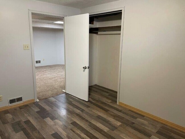 Building Photo - Beautiful Brick Home! 5 Bed 2 Bath Home fo...