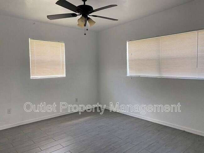 Building Photo - 1245 Virginia Dr