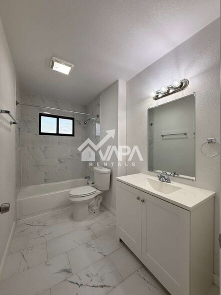 Building Photo - 302 Kingsman St