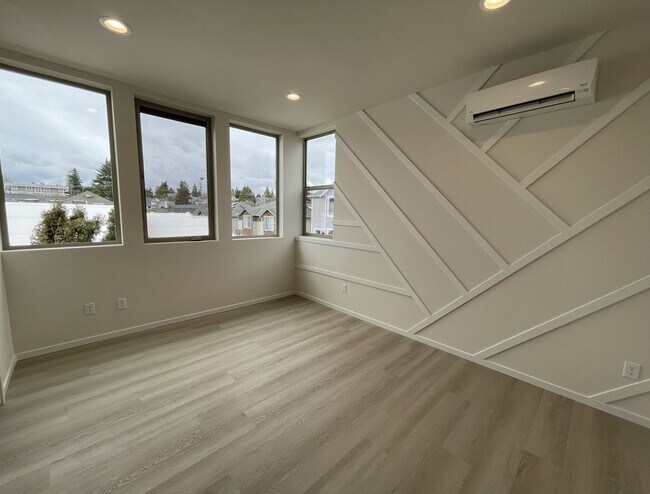 Building Photo - 2Bd/1.75Ba Seattle Townhouse
