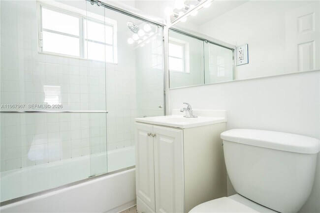 Building Photo - 7925 Hawthorne Ave