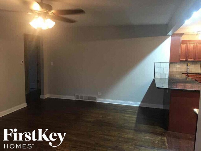 Building Photo - 16241 Lowell Ave