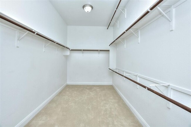 Building Photo - 10604 Lavon Bend