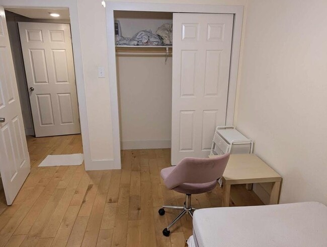 Building Photo - 909 Reinli St