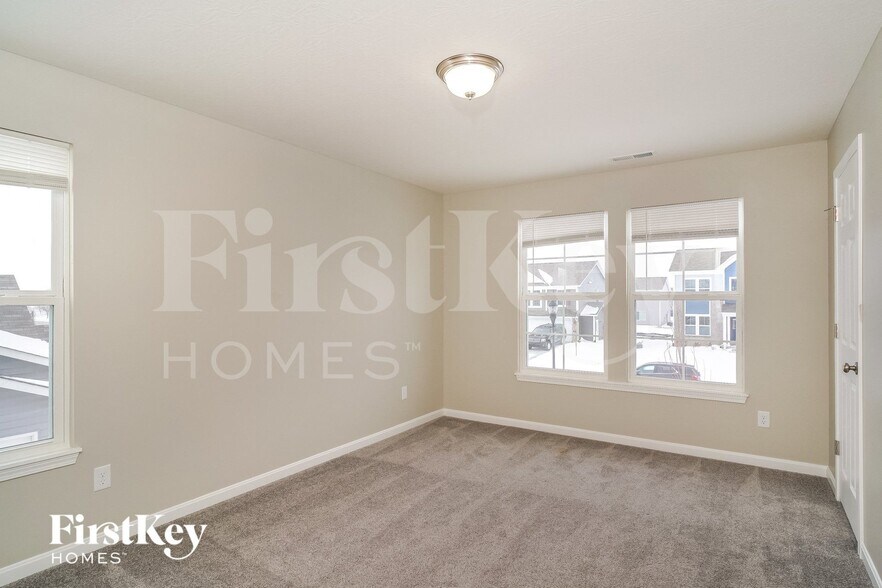 Building Photo - 645 Van Buren St