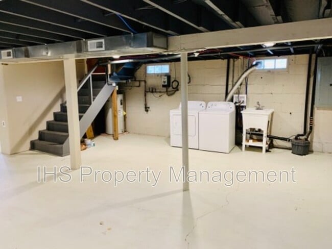 Building Photo - 426 Barth Ave