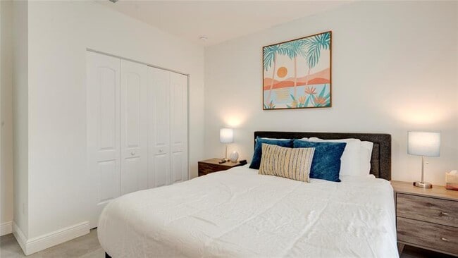 Building Photo - 627 47th St