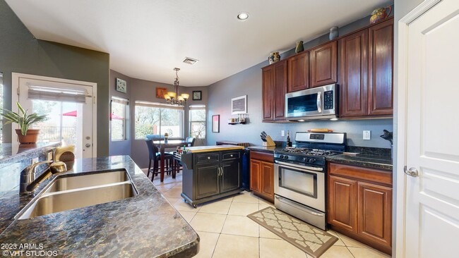 Building Photo - 8812 S 10th Dr