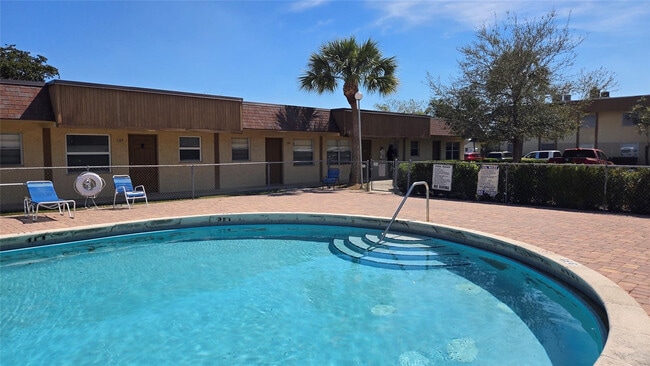 Building Photo - 416 Lakeside Dr