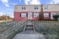 Building Photo - Move-in ready 2-level, 2Bd/1Bth end-of-row...