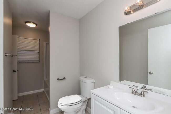 Building Photo - 304 Emerson Dr NW