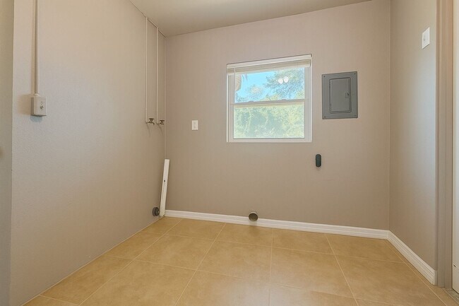 Building Photo - 5440/5444 Eleventh Ave