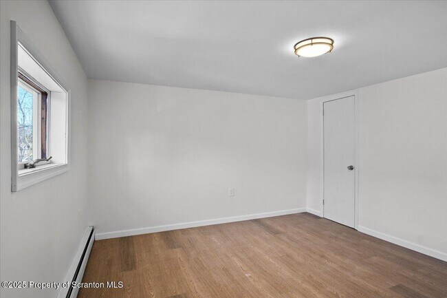 Building Photo - 134 Lampman St