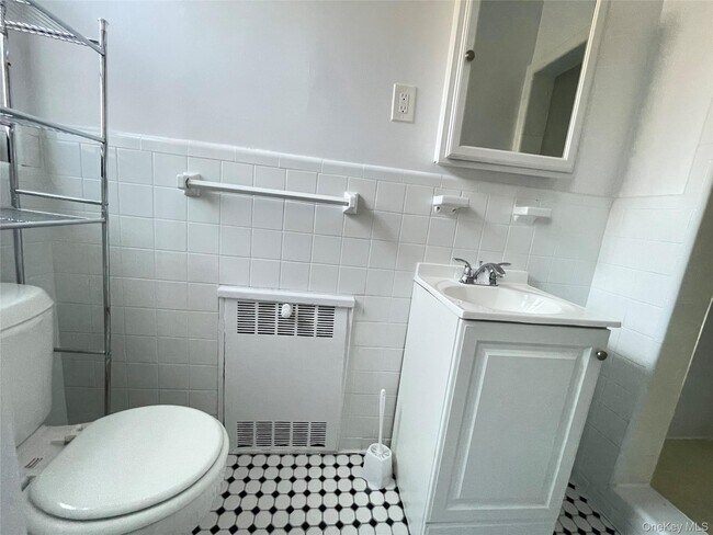 Building Photo - 141 E Hartsdale Ave