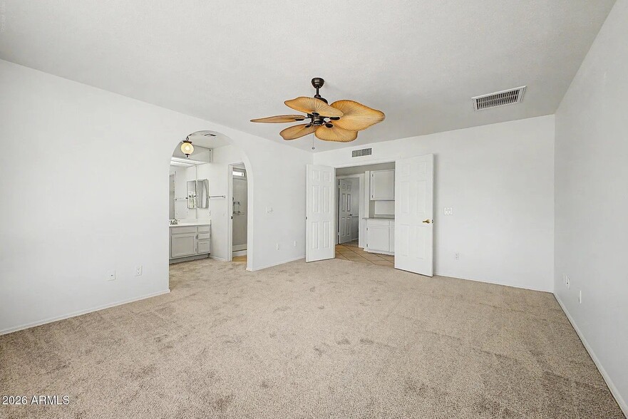 Building Photo - 9808 W Behrend Dr