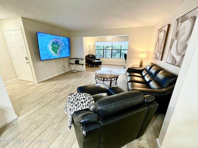 Building Photo - 225 S Tropical Trail